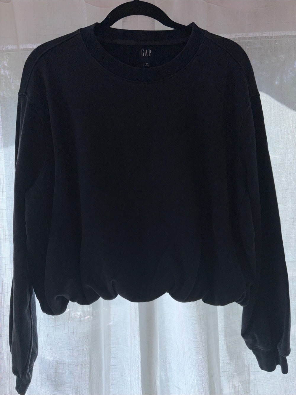 GAP Black Cropped Sweatshirt